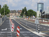 906949 Gezicht op de herinrichtingswerkzaamheden op de Vondellaan te Utrecht, met op de achtergrond het Raadwijk.